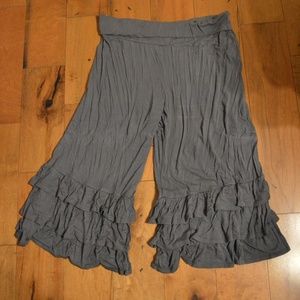 gray ruffle short pant xxl